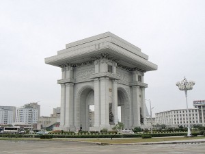 800px-Pyongyang_Arch_of_Triumph